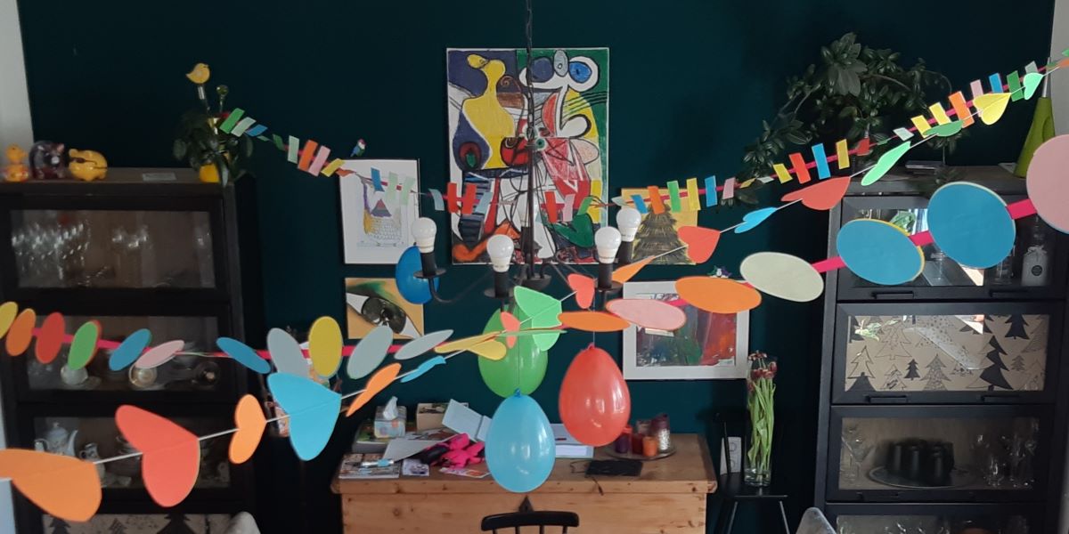 DIY Faschingsdeko – Hier hängen die Narren rum!