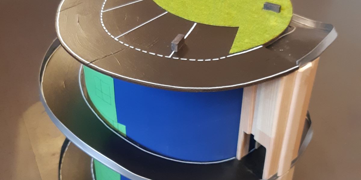 DYI Auto-Turm – Spielzeug und Aufbewahrung für kleine Jungs