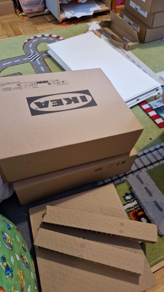 IKEA Verpackung von EKET Schränken