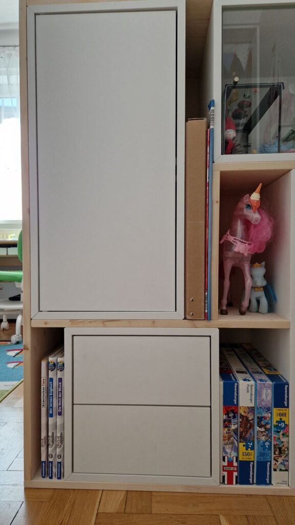 DIY Schrank mit IKEA EKET im Kinderzimmer im Detail.