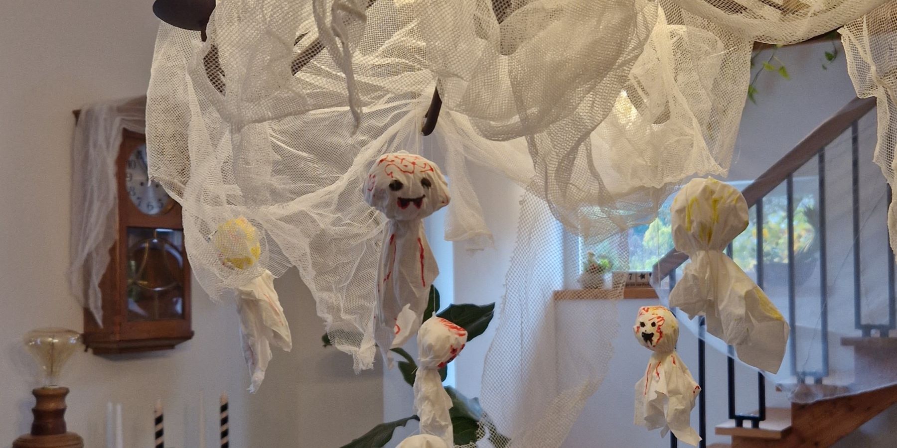 DIY Halloween Deko von Kindern gebastelt