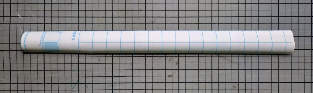 Durch Bucheinbandfolie kann ich Hintergrundpapier in der DIY Fotobox flexibel wechseln.